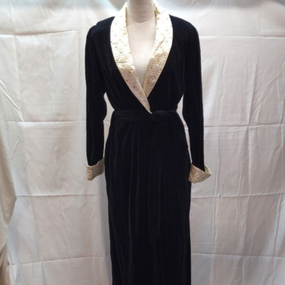 Vintage Christian Dior Luxury Robe - Picture 3 of 16
